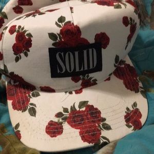 Saline rose hat